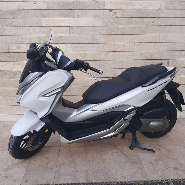 Honda Forza 300