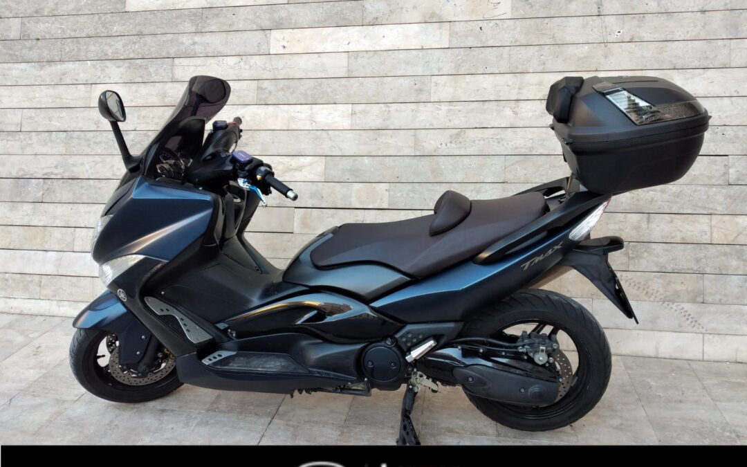 YAMAHA T-MAX 500.