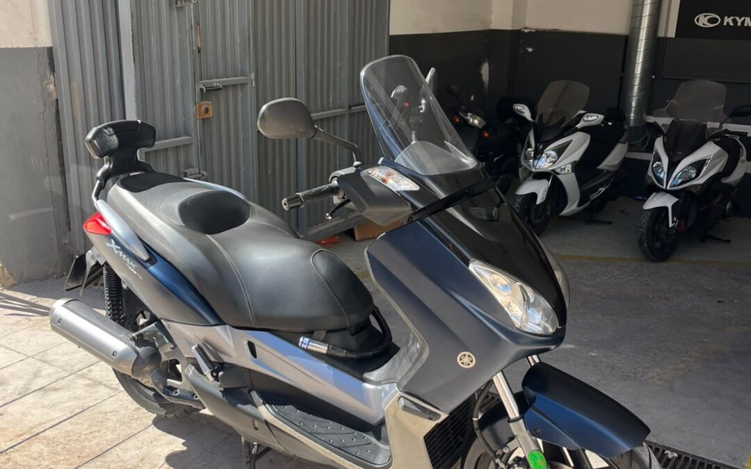 YAMAHA X-MAX 125
